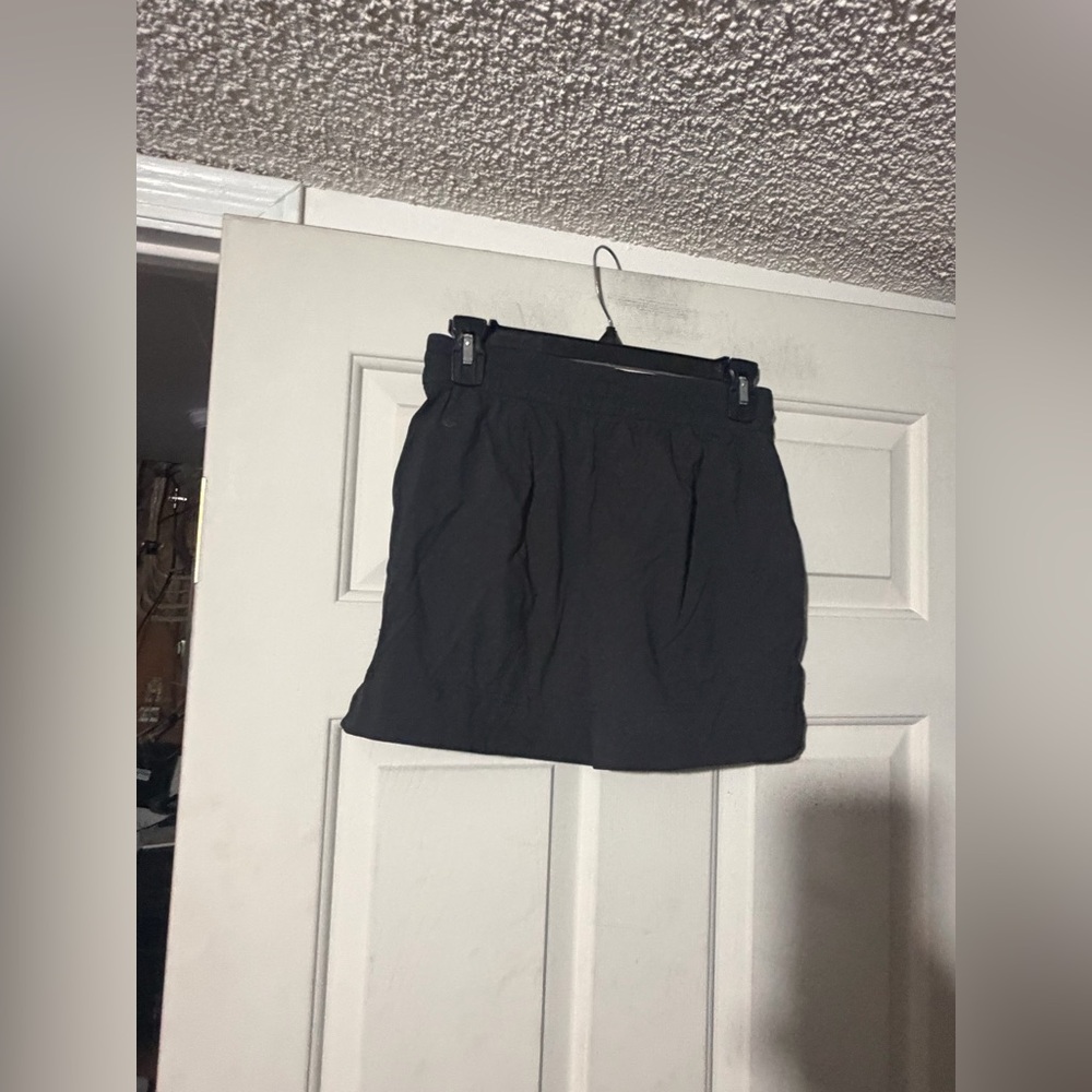 Lululemon Lightweight Mid-Rise Short 3.5" - Picture 3 of 6
